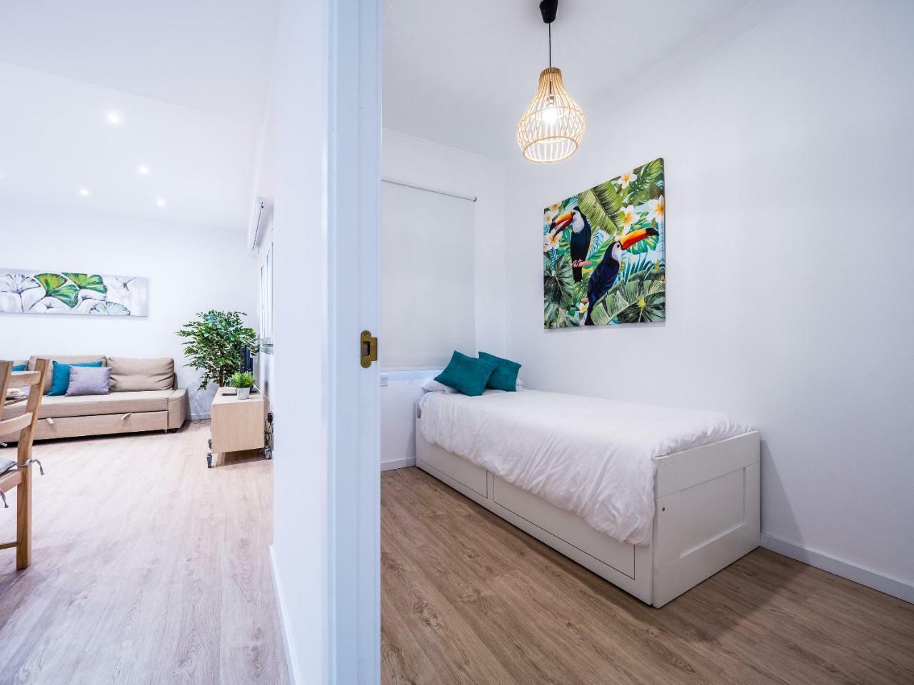 Апартаменты Malaga Urban Center Экстерьер фото